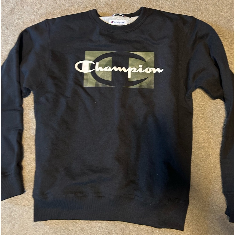Champion fleece crewneck size medium